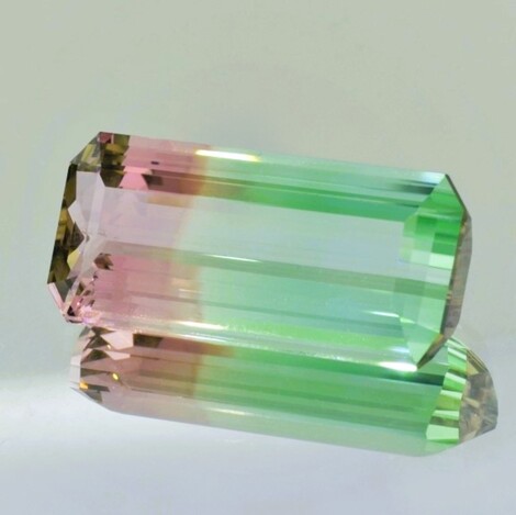 Bicolor-Turmalin octagon hellgrün+rosa 25.01 ct