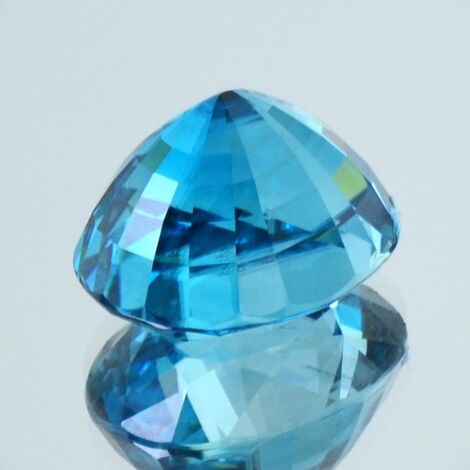 Zircon oval intense blue 19.814 ct