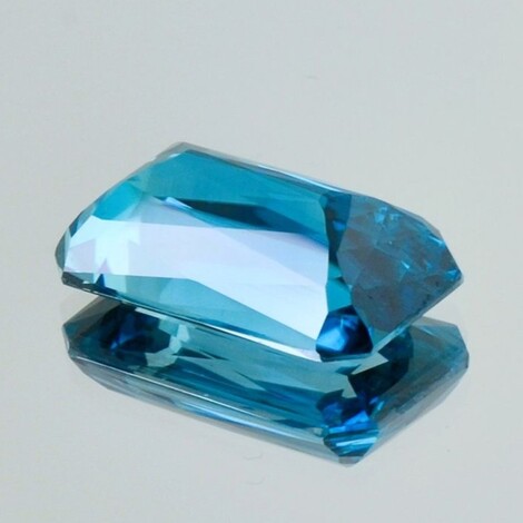 Zircon octagon intense blue 20.192 ct