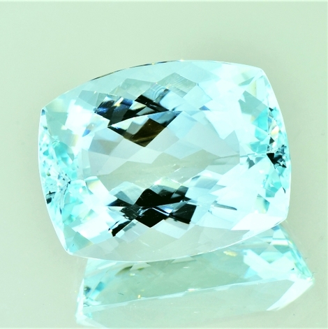 Aquamarin Antik grünlich-hellblau 32,25 ct Aquamarin Antik grünlich-hellblau 32,25 ct