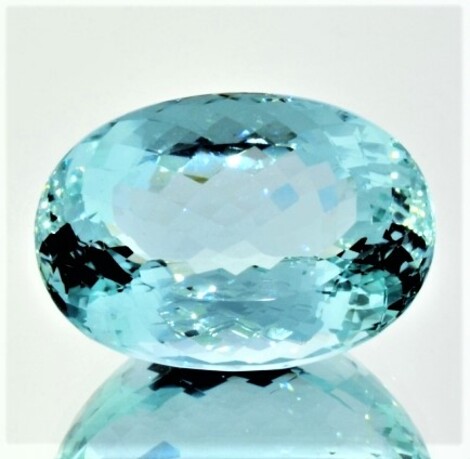 Aquamarin oval grünlich-hellblau ungebrannt 72,82 ct.