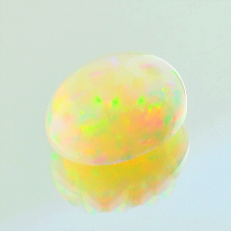 Edelopal Cabochon oval 4,69 ct Edelopal Cabochon oval 4,69 ct