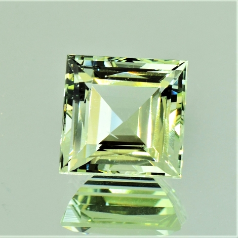 Beryl Heliodore Carre yellowish-green 7.84 ct Beryl Heliodore Carre yellowish-green 7.84 ct