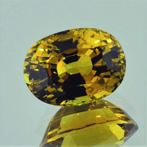 Mali-Garnet oval yellowish-green 8.27 ct Mali-Garnet oval yellowish-green 8.27 ct