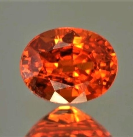 Mandarin Granat oval rötlich orange 21,76 ct