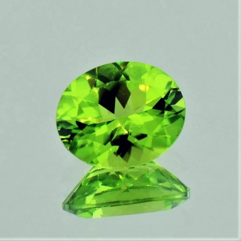 Peridot oval 2,95 ct Peridot oval 2,95 ct