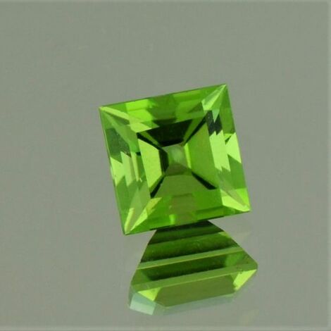 Peridot, Quadrat facettiert (2,00 ct.) aus Pakistan