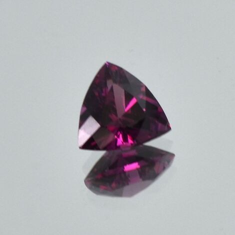 Rhodolite Garnet trillion purple red 1.45 ct.