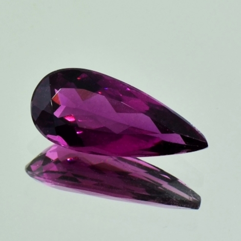 Rubellit Turmalin Tropfen purpurrot 3,84 ct Rubellit Turmalin Tropfen purpurrot 3,84 ct