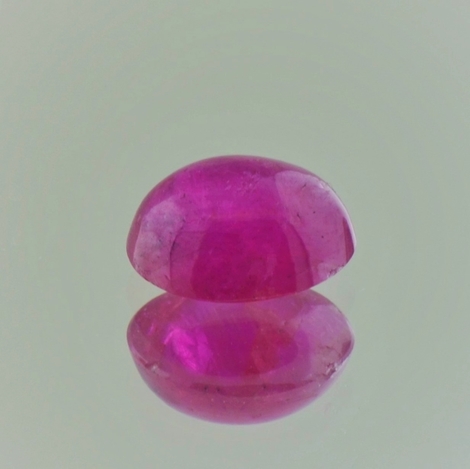 Rubin, Oval Cabochon (3,98 ct.) aus Afrika Rubin, Oval Cabochon (3,98 ct.) aus Afrika