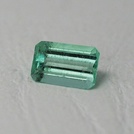 Emerald octagon light green 1.84 ct Emerald octagon light green 1.84 ct