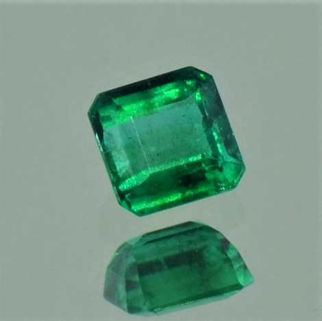 Emerald octagon intensives green 0.45 ct Emerald octagon intensives green 0.45 ct