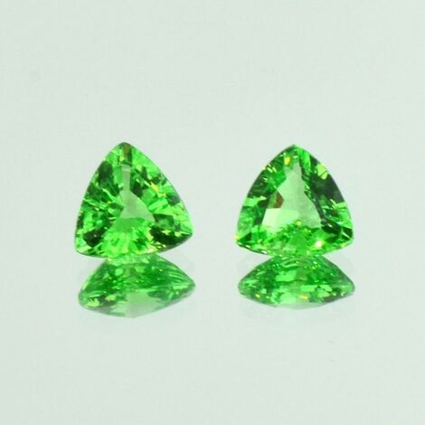 Tsavorit Duo, Trillion facettiert (2,59 ct.) aus Kenia (Taita Hills)