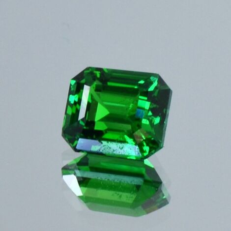 Tsavorite Garnet octagon intense green 2.00 ct