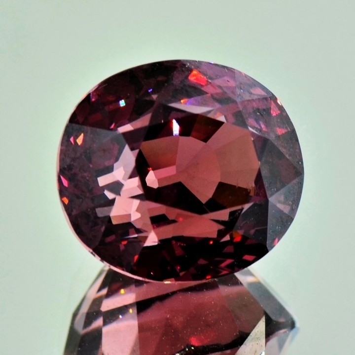 Malaya Garnet oval 16.35 ct