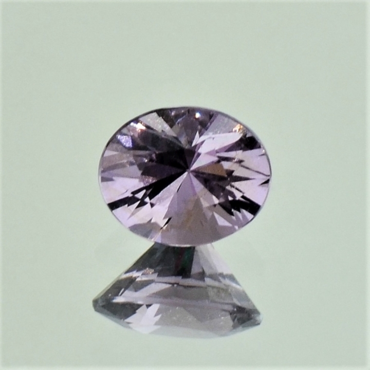 Spinel oval gräulich-flieder 1.18 ct