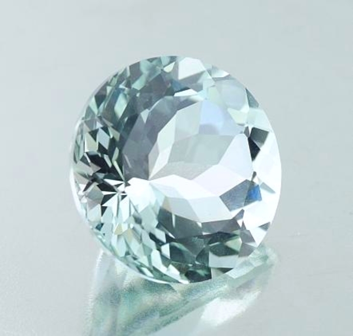 Aquamarine round 8.74 ct