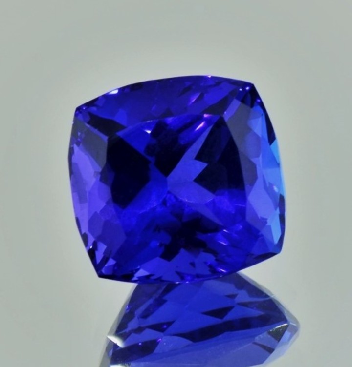 Tansanit antikquadrat intensivblau 12,05 ct