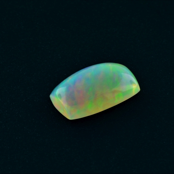 Precious Opal cabochon cushion weiss-multicolor 3.54 ct