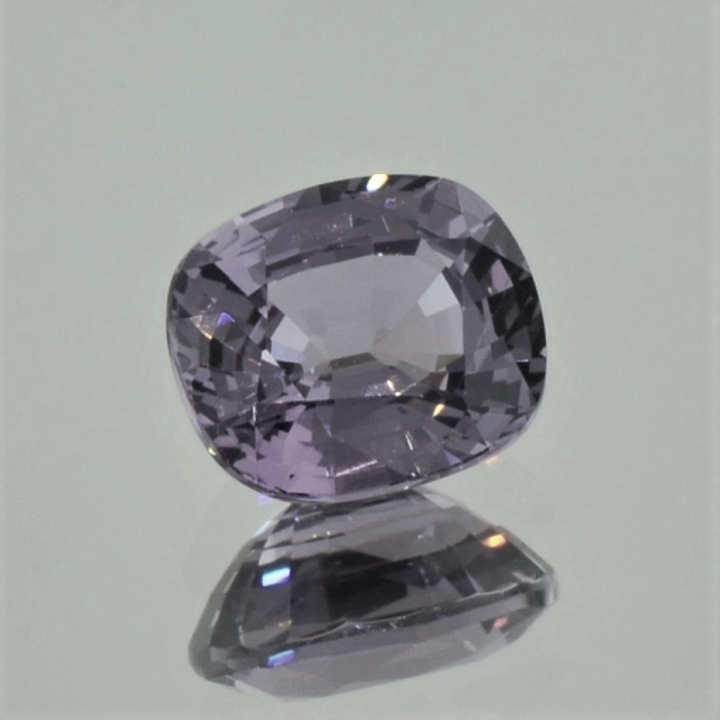 Spinel cushion gräulich-zartlila 3.23 ct