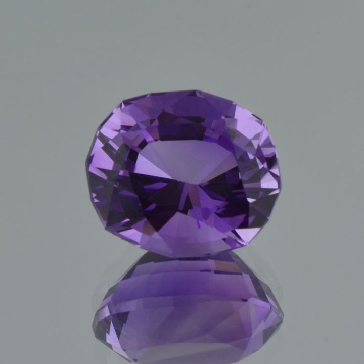 Amethyst Designschliff violett 12,74 ct