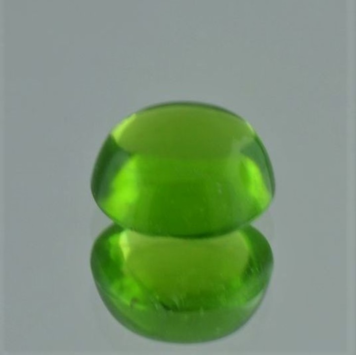 Peridot cabochon oval green 7.44 ct