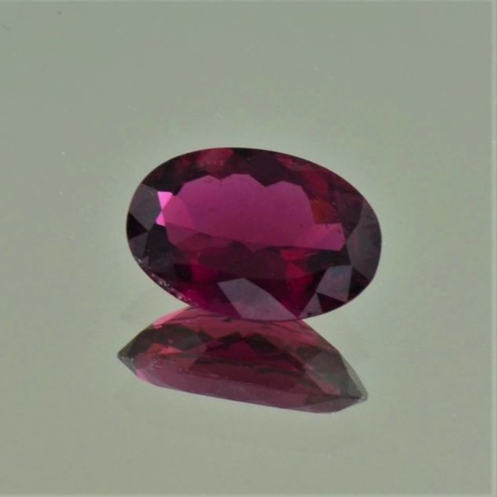 Rubellit Turmalin oval purpurrot 3,82 ct