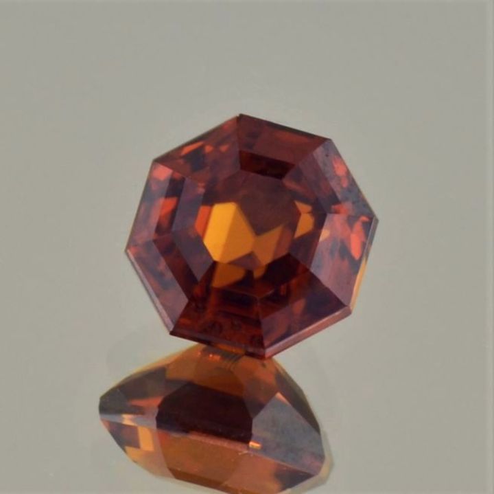 Zircon design-octagon dark orange 7.16 ct