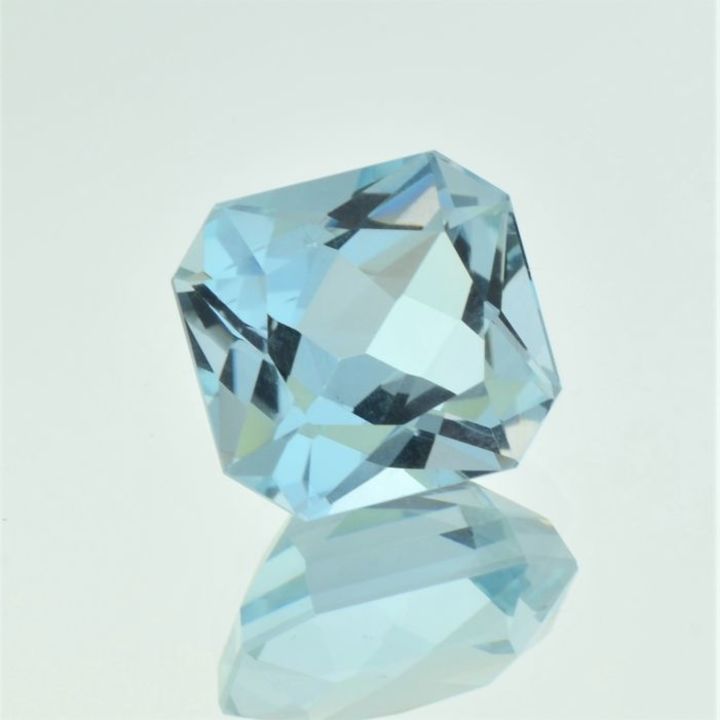 Aquamarin octagon hellblau 10,48 ct