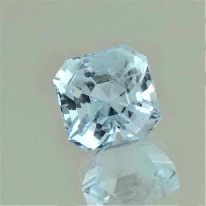 Aquamarin octagon hellblau 10,17 ct.