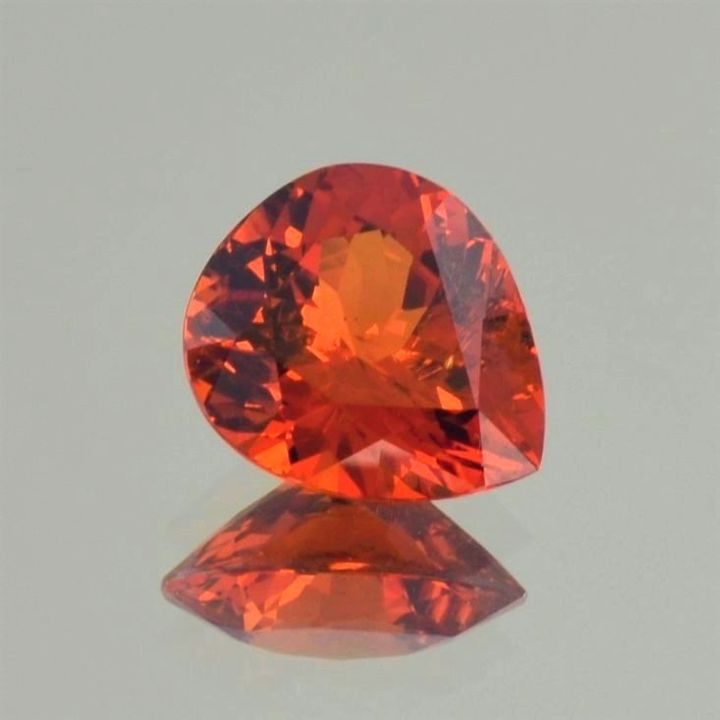 Mandarin-Granat Tropfen rötlich-orange 8,09 ct