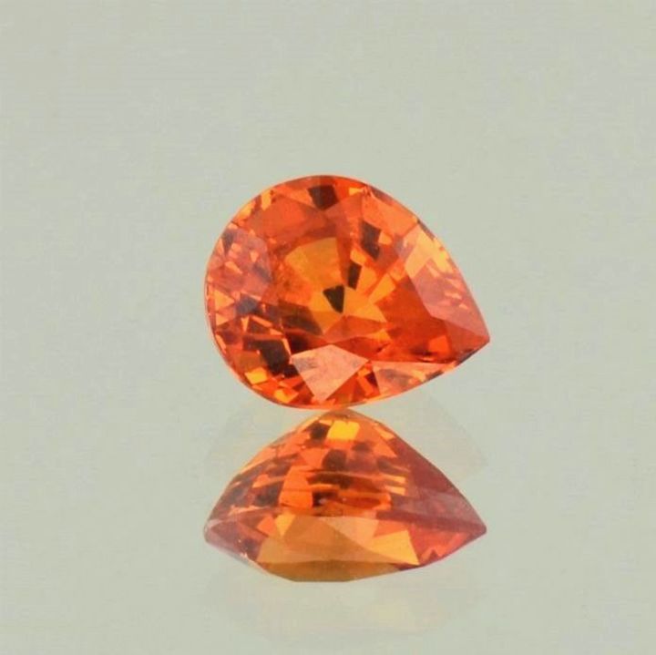 Mandarin-Granat Tropfen orange 2,21 ct.