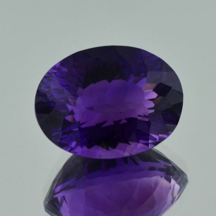 Amethyst Design-Oval intensives Violett 37,20 ct