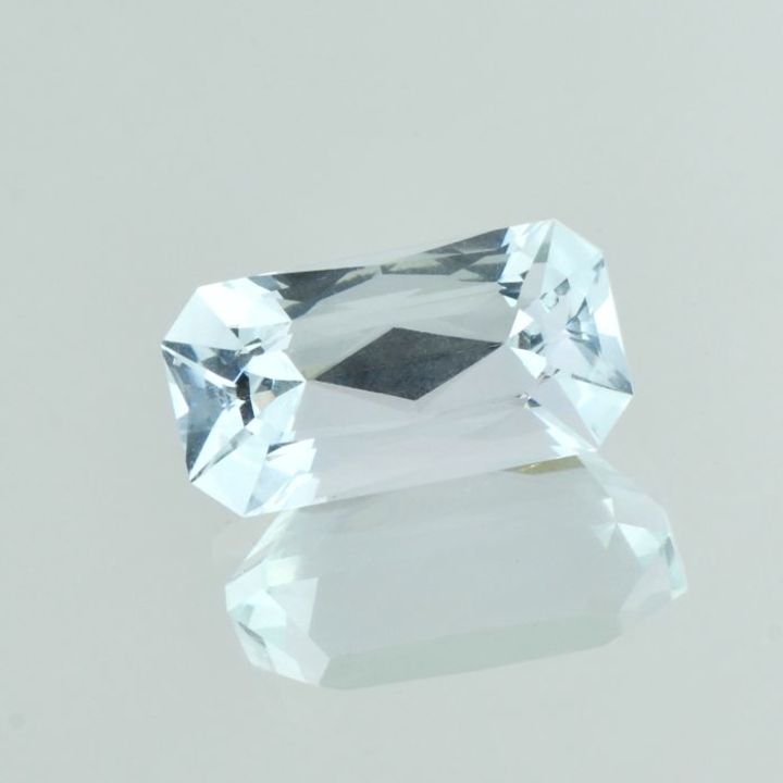 Aquamarine octagon-design very light blue 11.30 ct