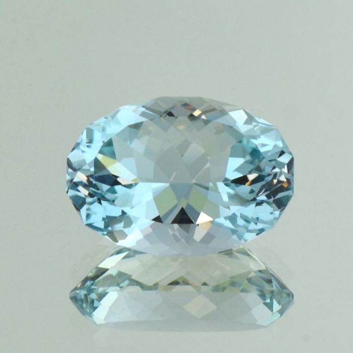 Topas oval hellblau unbehandelt 19,62 ct