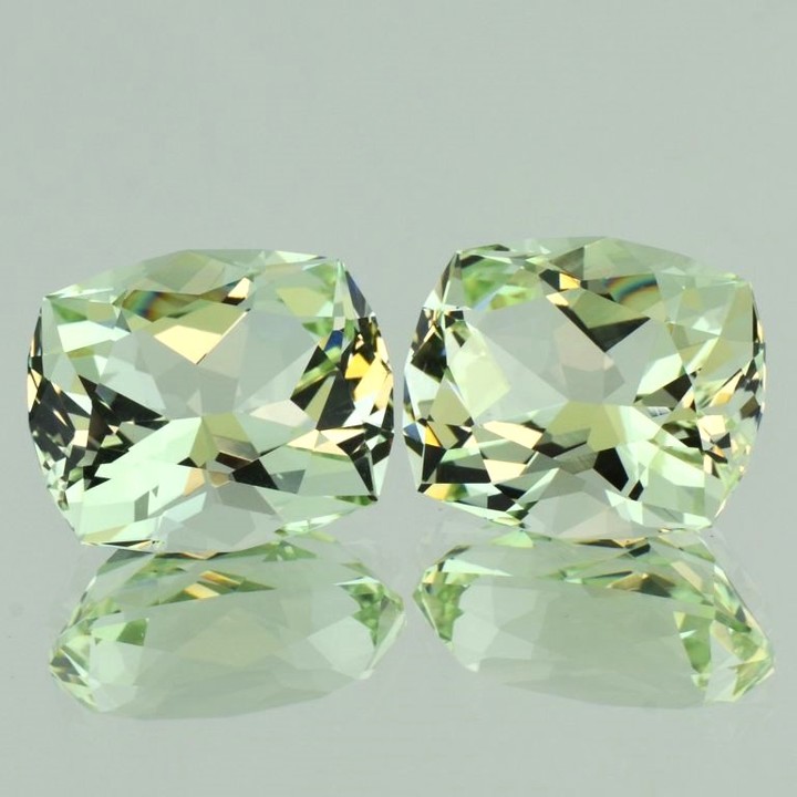 Heliodor Duo Berylle Design-Antik hellgrün 33,01 ct