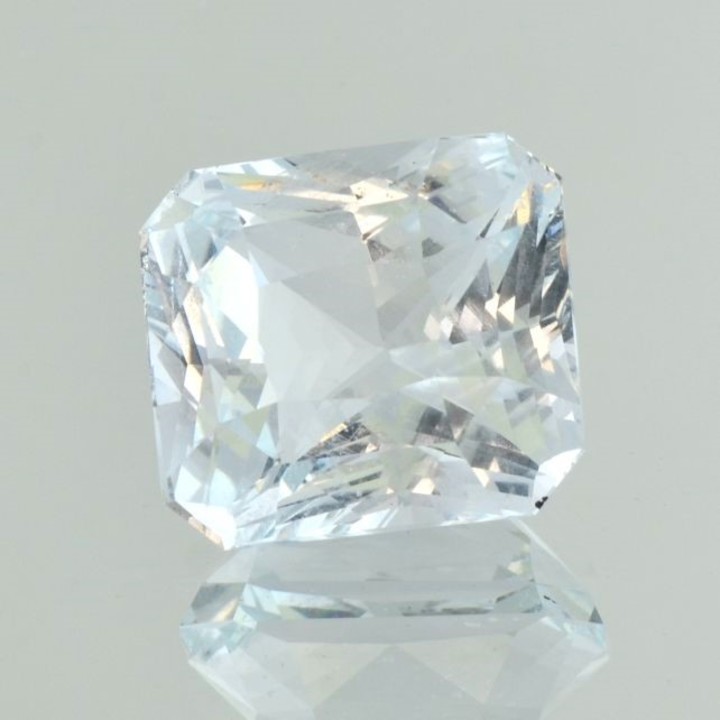 Aquamarin octagon blassblau 26.92 ct