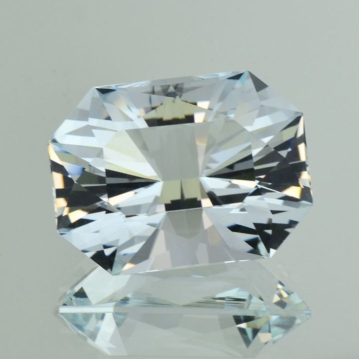 Beryl Goshenite octagon colorless 40.20 ct