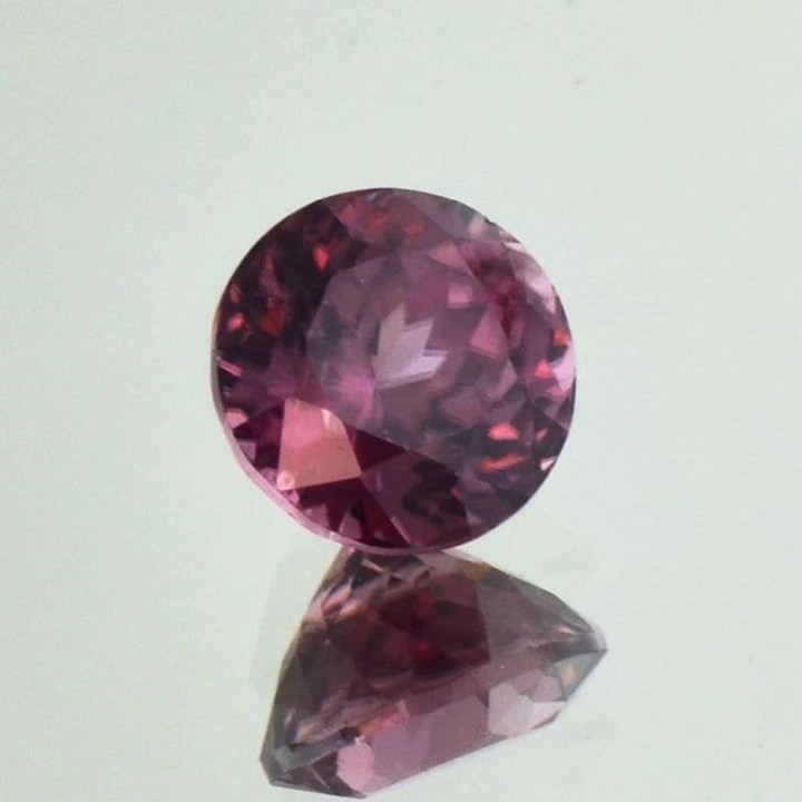 Zircon round pink 4.54 ct