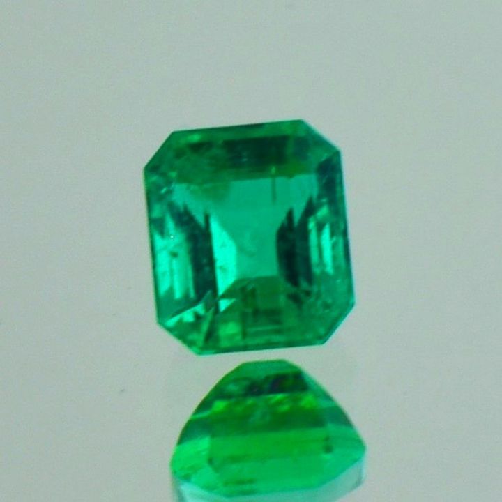 Emerald octagon green 0.81 ct