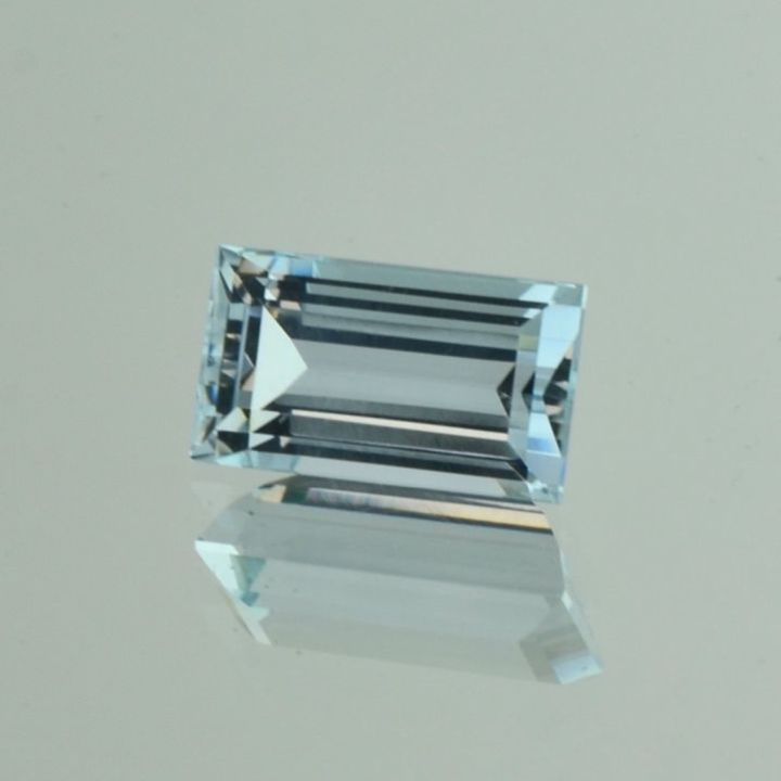 Aquamarin Baguette hellblau 3,96 ct