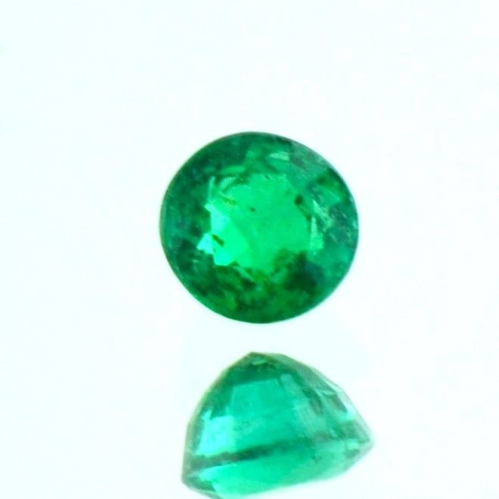 Emerald round green 0.63 ct