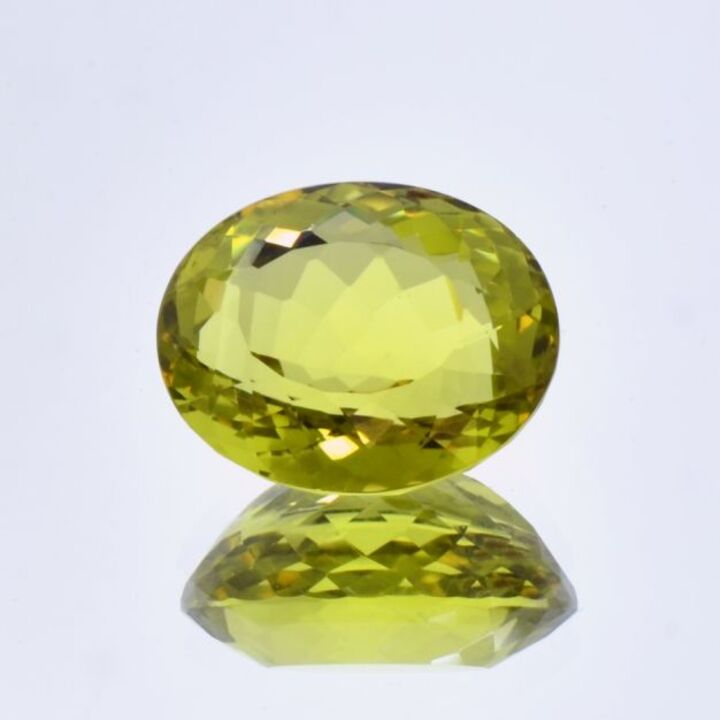 Lemon-Quarz oval grünlich gelb 17,86 ct