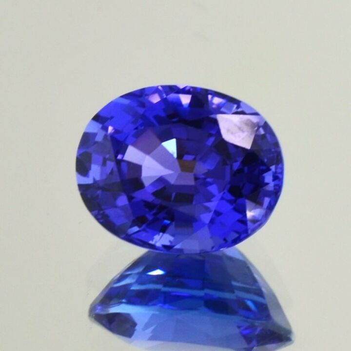 Tansanit oval intensives Blau 6,89 ct.