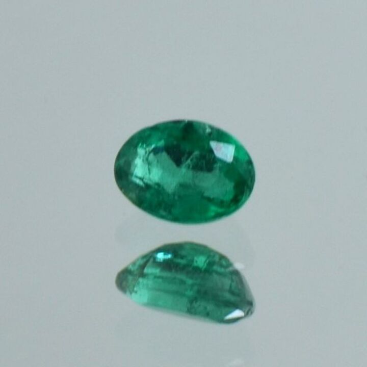 Smaragd oval grün 0,53 ct