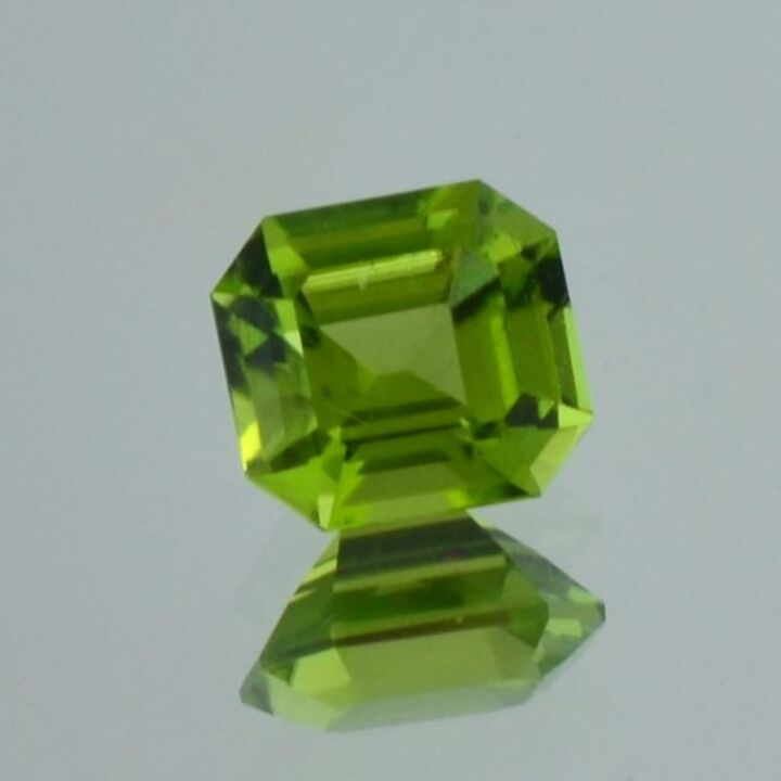 Peridot octagon grün 2,25 ct