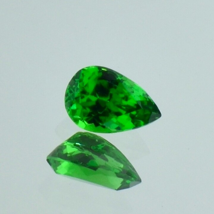 Tsavorite Garnet pear intense green 0.68 ct