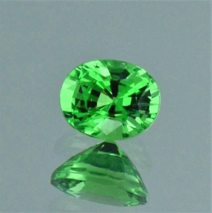 Tsavorite Garnet oval green 1.87 ct.