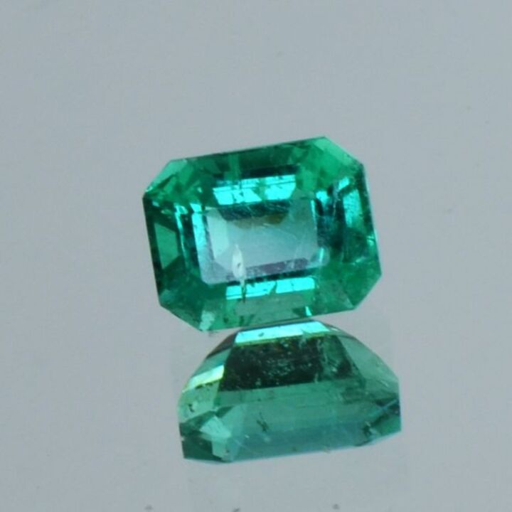 Emerald octagon green 1.57 ct.