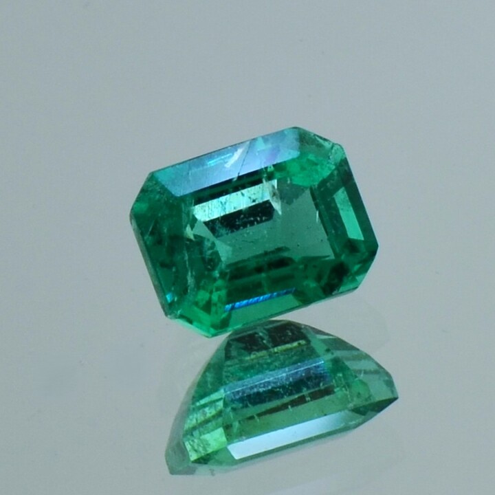 Emerald octagon green 1.57 ct.